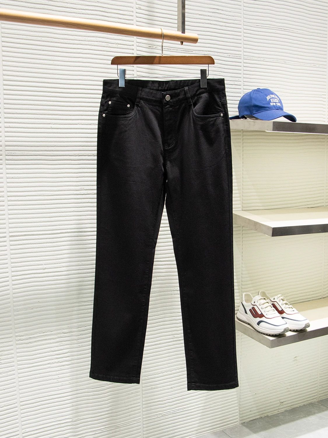 

Ultra-Lightweight Comfortable Men's Straight Leg Jeans Pure Black Loose Fit Casual Cotton Blend High Elasticity Fashion