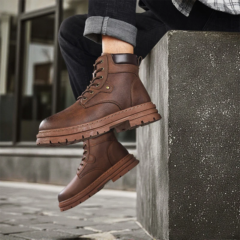 الرجال 2025 شتاء جديد منتصف أعلى الدانتيل متابعة سميكة سوليد أحذية العمل عالية أعلى الأحذية النمط البريطاني الرجعية أحذية بوت قصيرة