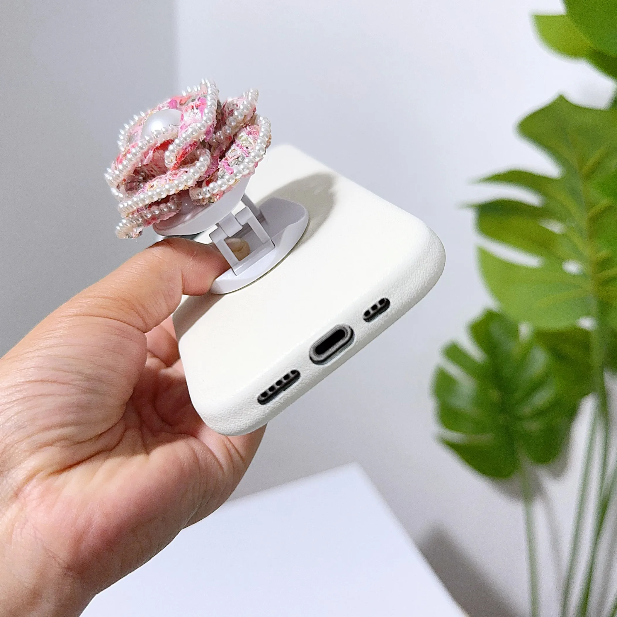 Custodia pieghevole in pelle PU con staffa pieghevole per fiore di perla di lusso per iPhone 16 15 14 Cover per telefono 13 12 11 Pro MAX Custodia rigida antiurto posteriore