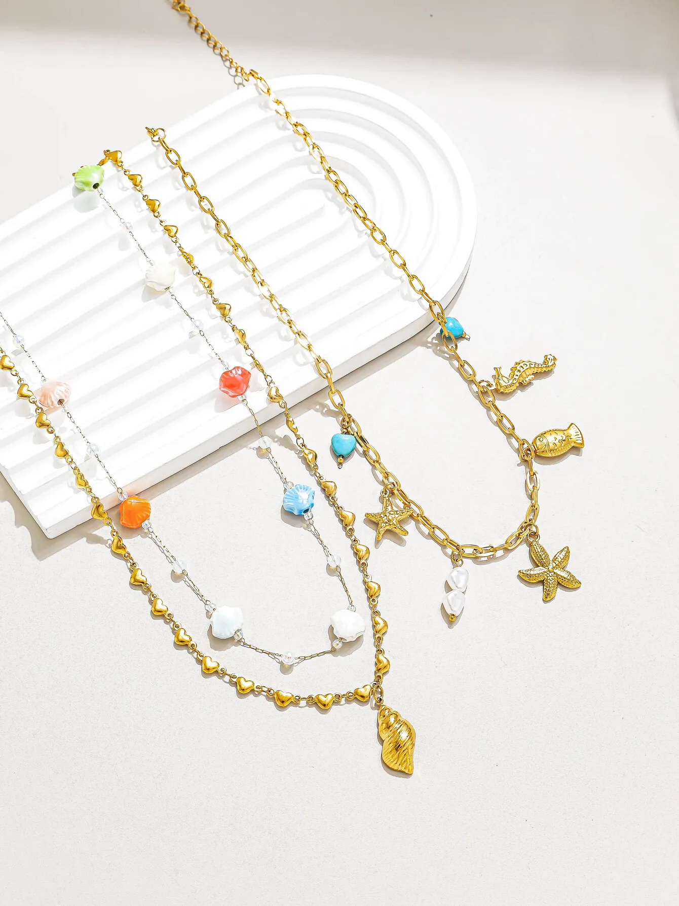 Women's Ceramic Shell Necklace – Summer Beach Style with Starfish & Seahorse Pendants – Stainless Steel Ocean-Themed Gift