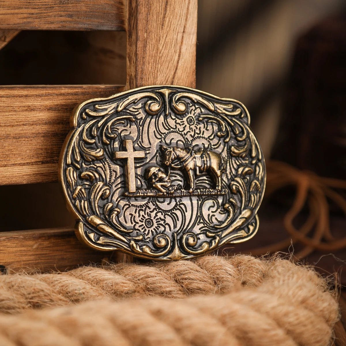A Western-Style Belt Buckle with a Unique and Retro Metal Buckle
