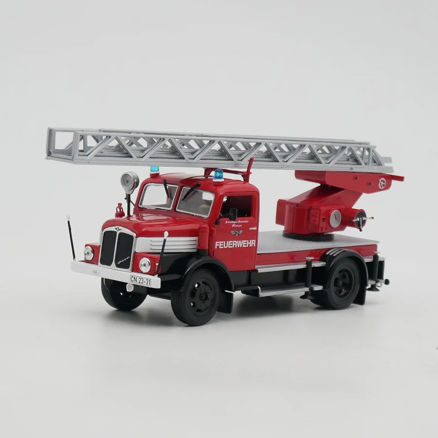 Diecast Ixo 1:43 escala IFA S4000-1 DL25 camión legal alemán motor de bomberos escalera coche en miniatura de aleación juguete coleccionable exhibición de recuerdo