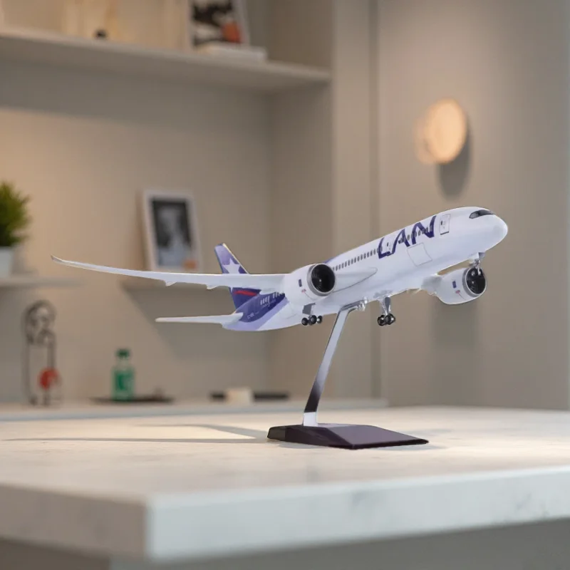 1/130 Scale Aircraft 47cm Chile LAN Airways B787 Model Airplanes Diecast Resin Assemble For Souvenir Display With Wheels & Stand