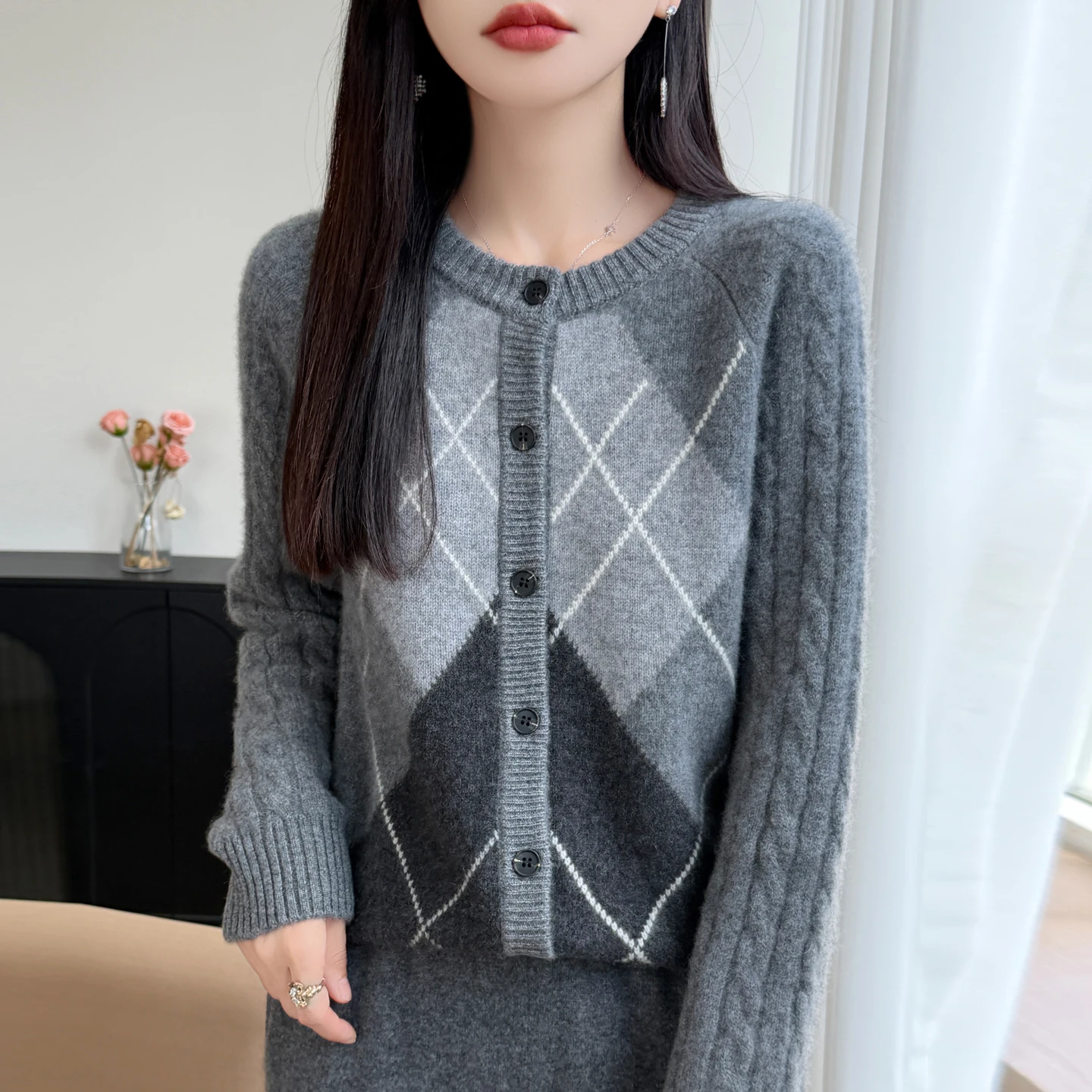GRAY