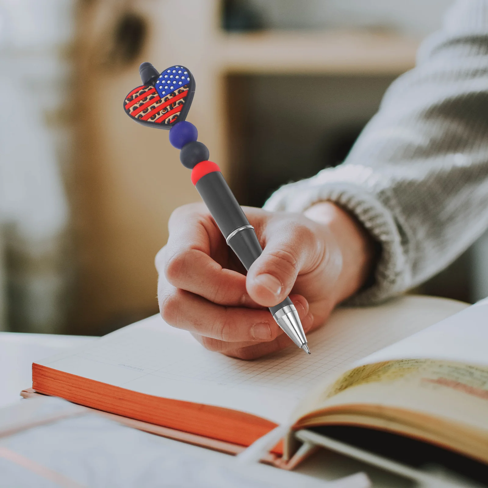 

Independence Day Themed Gel Pen Heart Shaped Design Comfortable Handle Smooth Writing for School Work and Study Gifts