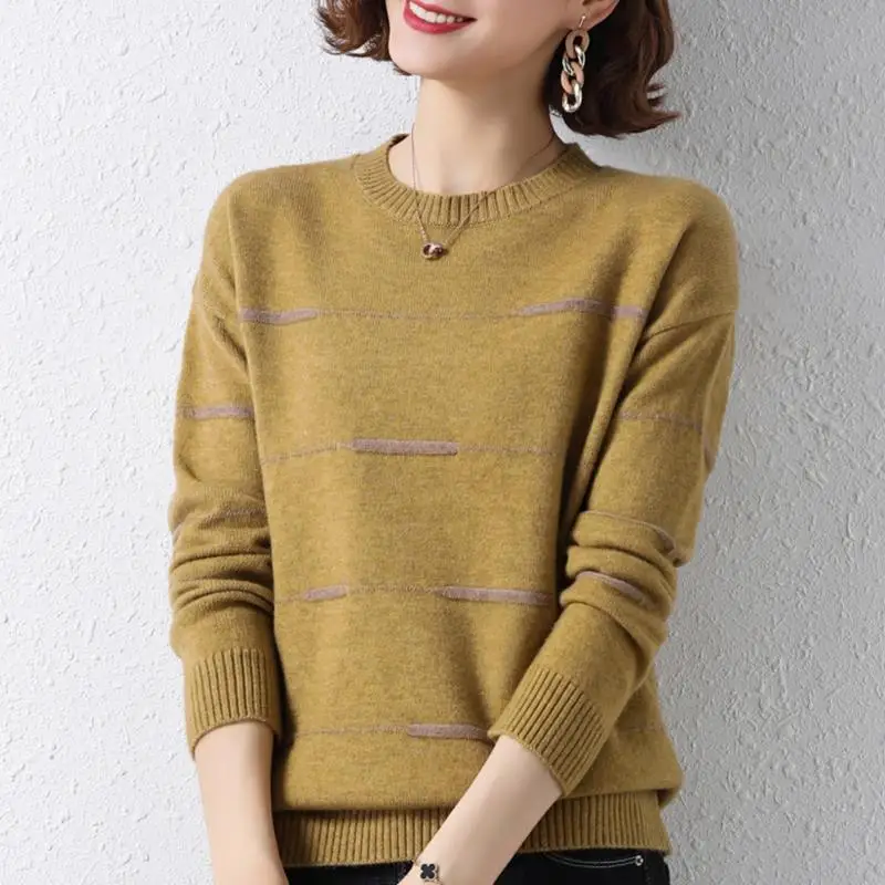 Autumn Vintage Hong Kong Sweater Women\'s Knitwear Autumn and Winter Versatile Pullover Short Top O-collar Bottoming Shirt