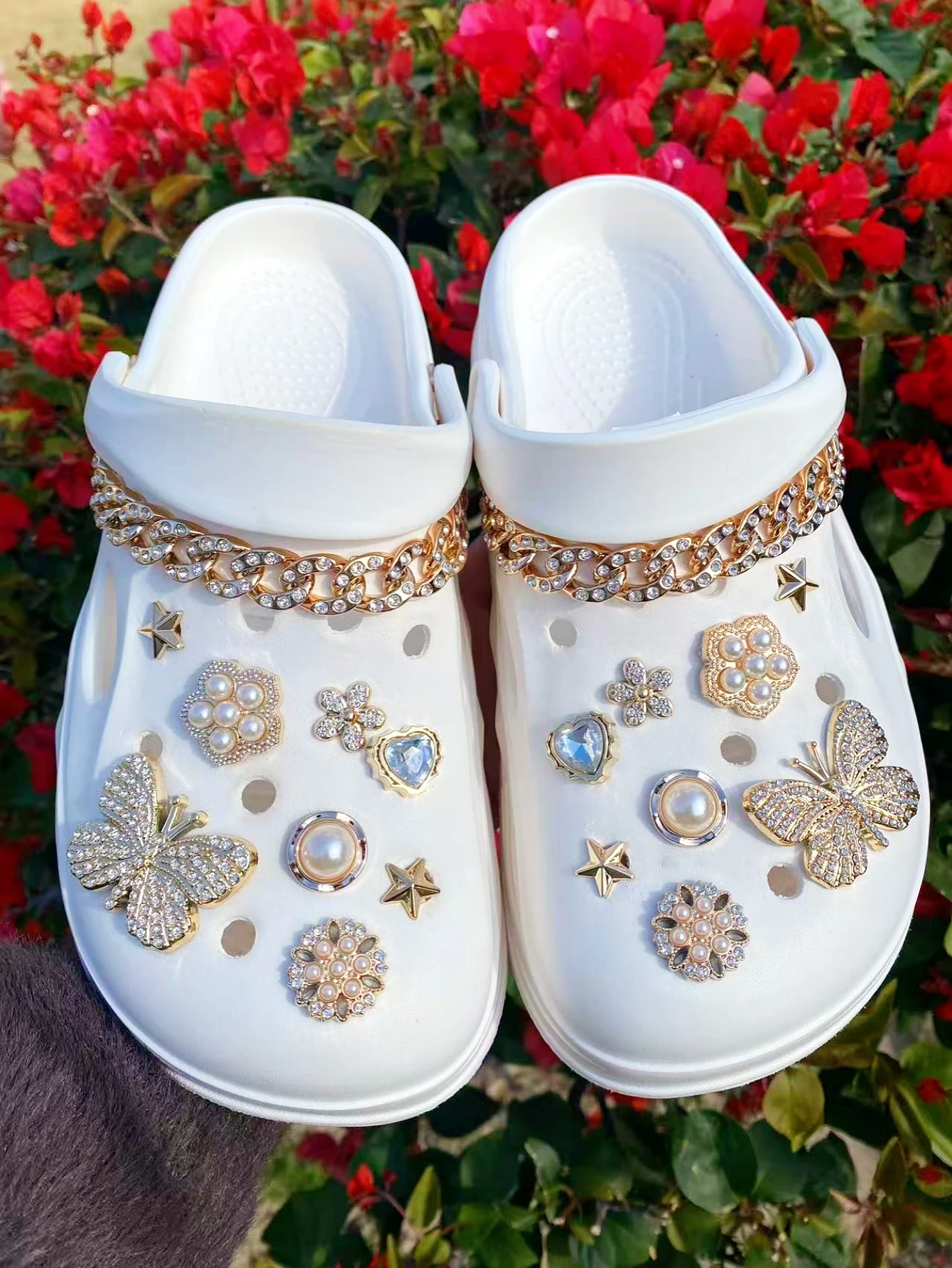 18 fashionable gold (full diamond butterfly, golden edge heart, dotted diamond flower, semi-circular pearl, five-pointed star, d