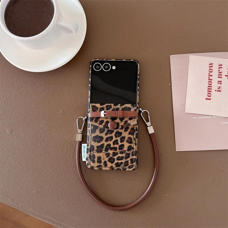 

New Leopard Print Pattern Brown Phone Case with Flower Strap for Samsung Galaxy Z Flip7 Z Flip 6 Z Flip 5 Back Cover Luxury