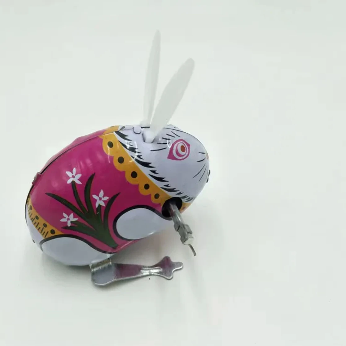 Dies ist ein klassisches Frühlingssprung-Kinderspielzeug aus Eisenkaninchen, Actionspuppen-Kinderspielzeug und ein klassisches Frühlingsspielzeug für Kinder als Geschenk