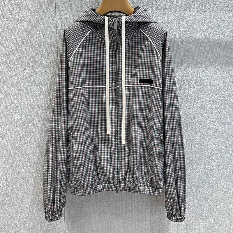 

High-quality women's hooded coat with checkered pattern and drawstring zipper for a fashionable look 2570510