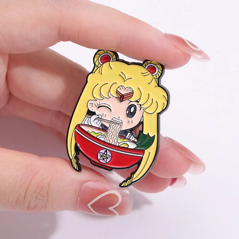 Bonito marinheiro lua pino emblemas dos desenhos animados anime figura tsukino usagi chibiusa kino makoto bonito esmalte broches mochila acessórios