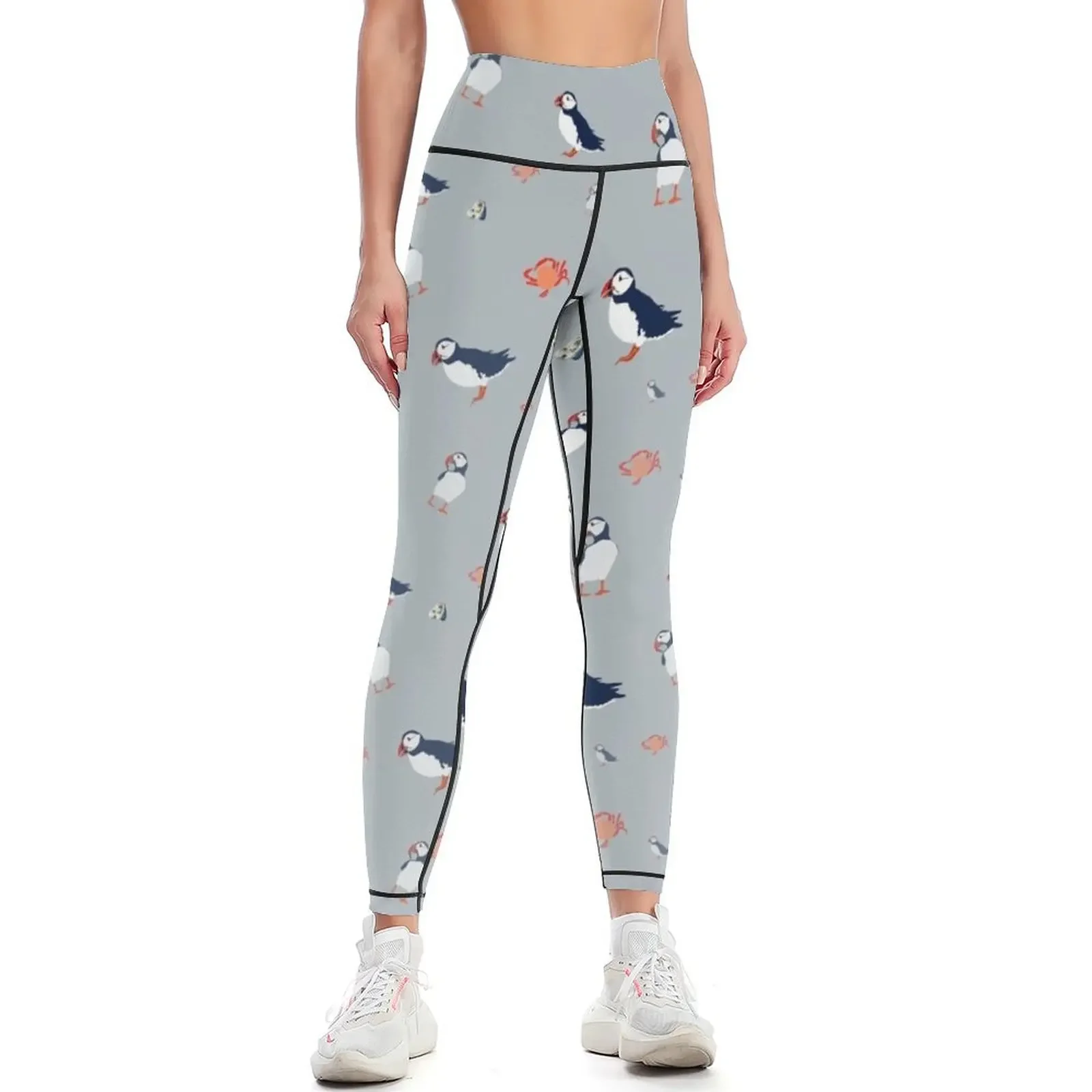 Legginsy z motywem pucharzy na szarym tle, zestaw sportowy, sportowa odzież damska, odzież sportowa na siłownię, odzież sportowa do ćwiczeń, legginsy damskie