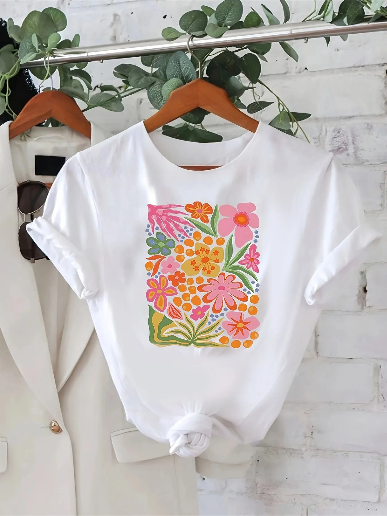 Women's Aesthetic Short Sleeve T-Shirt with Vibrant Floral Print Crew Neck Casual Harajuku Women's Dopamine Bright Color T-shirt