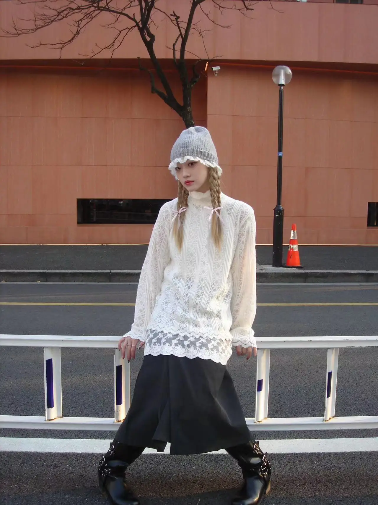 

Нежная универсальная облегающая белая футболка с длинным рукавом и кружевной отделкой из хлопка и полиэстера