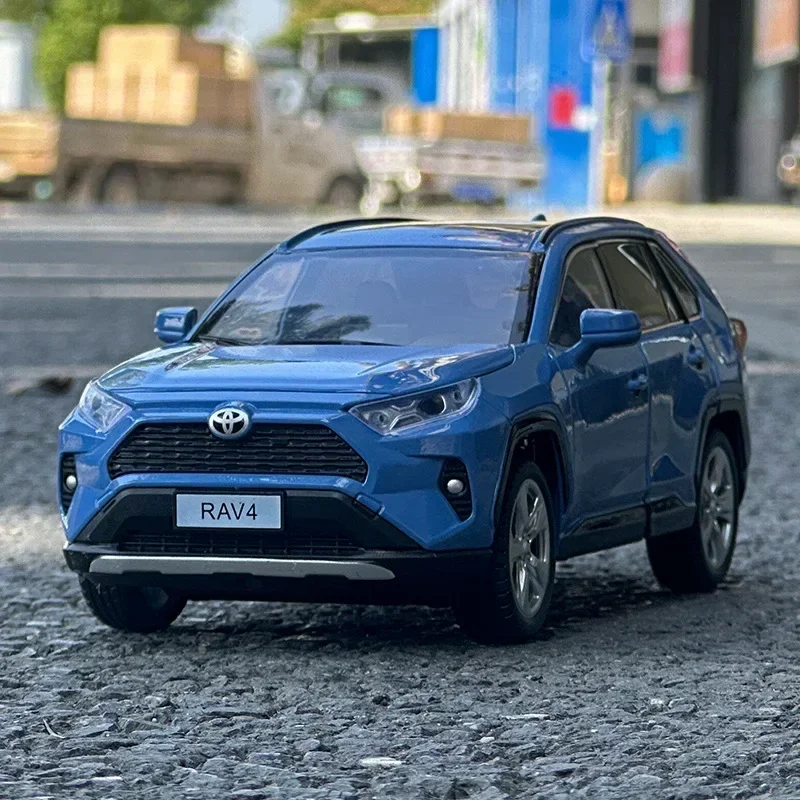 1:24 RAV4 SUV سبيكة يلقي لعبة سيارة نموذج الصوت والضوء لعبة الأطفال المقتنيات هدية عيد ميلاد