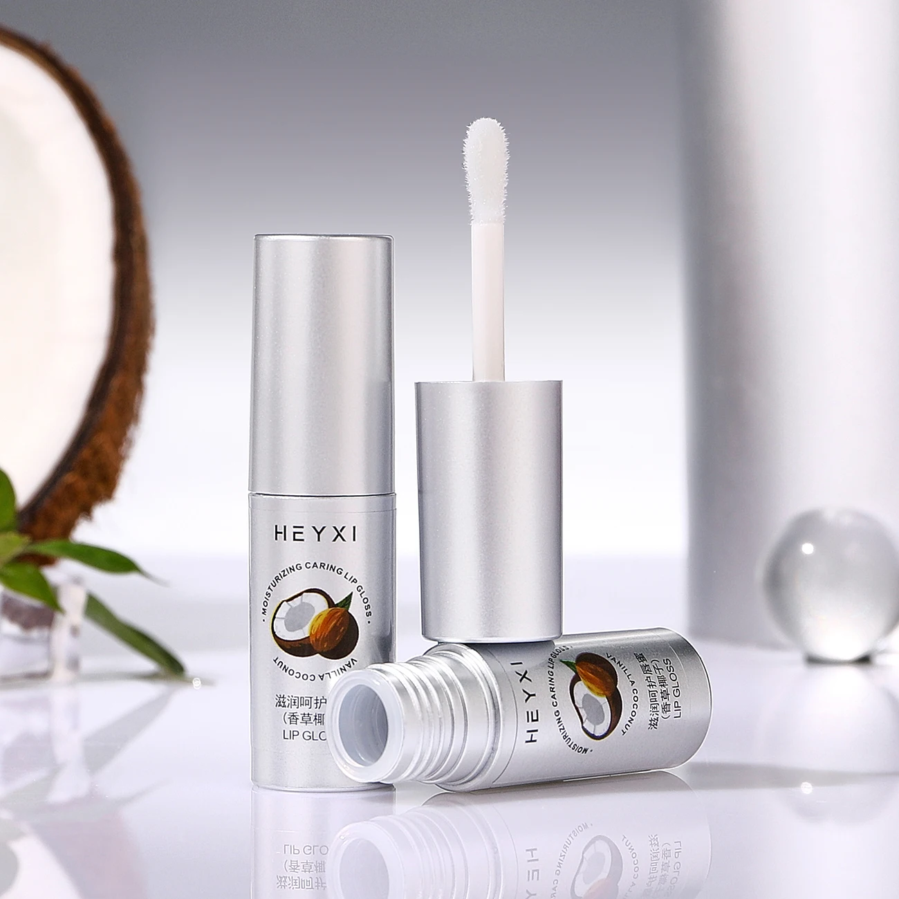 Vanilla coconut flavored moisturizing and caring lip gloss, suitable for all skin types, moisturizes and moisturizes the lips