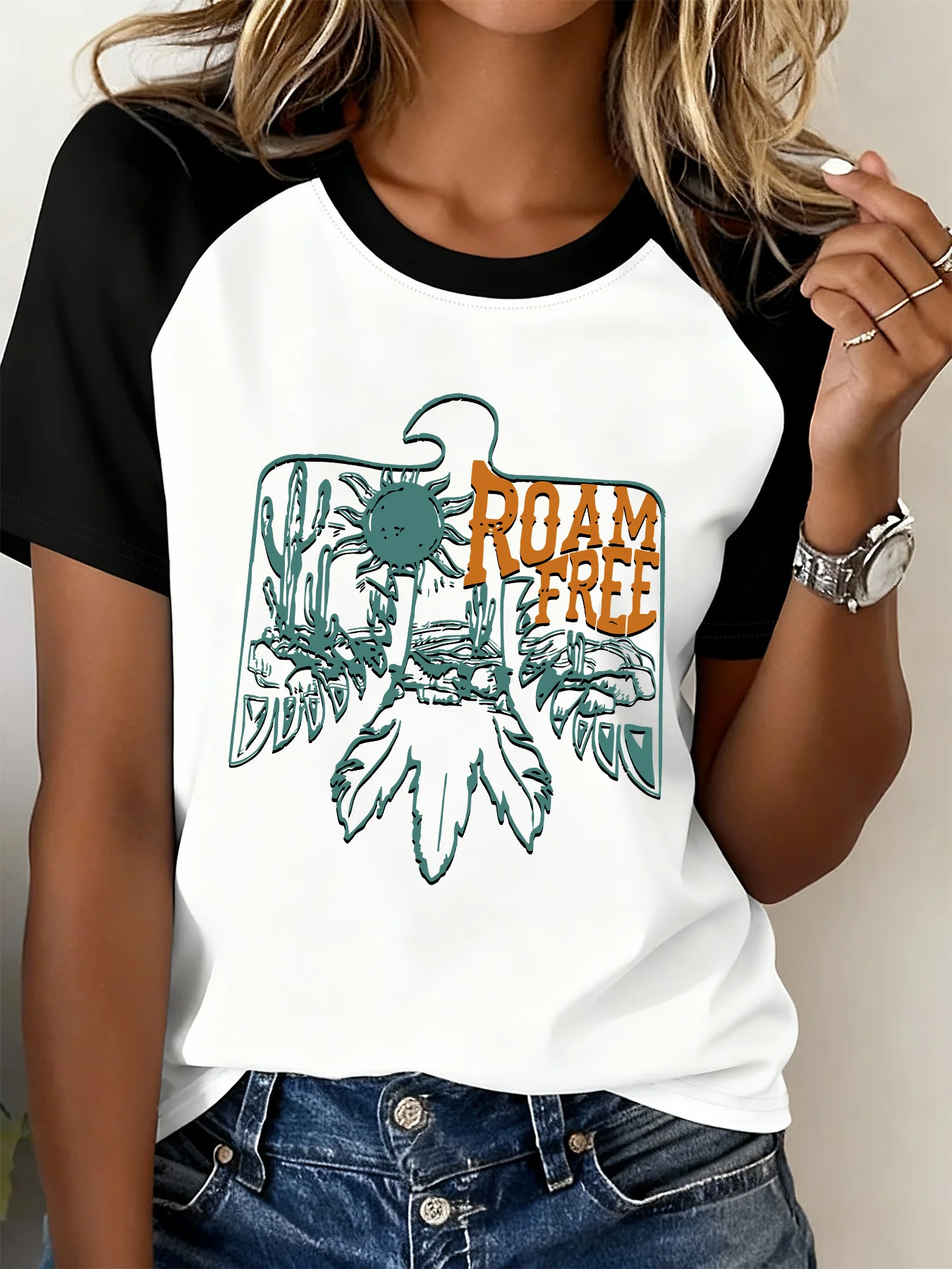 Fashionable T-Shirt in Black and White, Roam Free Cactus Print Raglan Sleeve T-Shirt, Casual Versatile Trendy Top