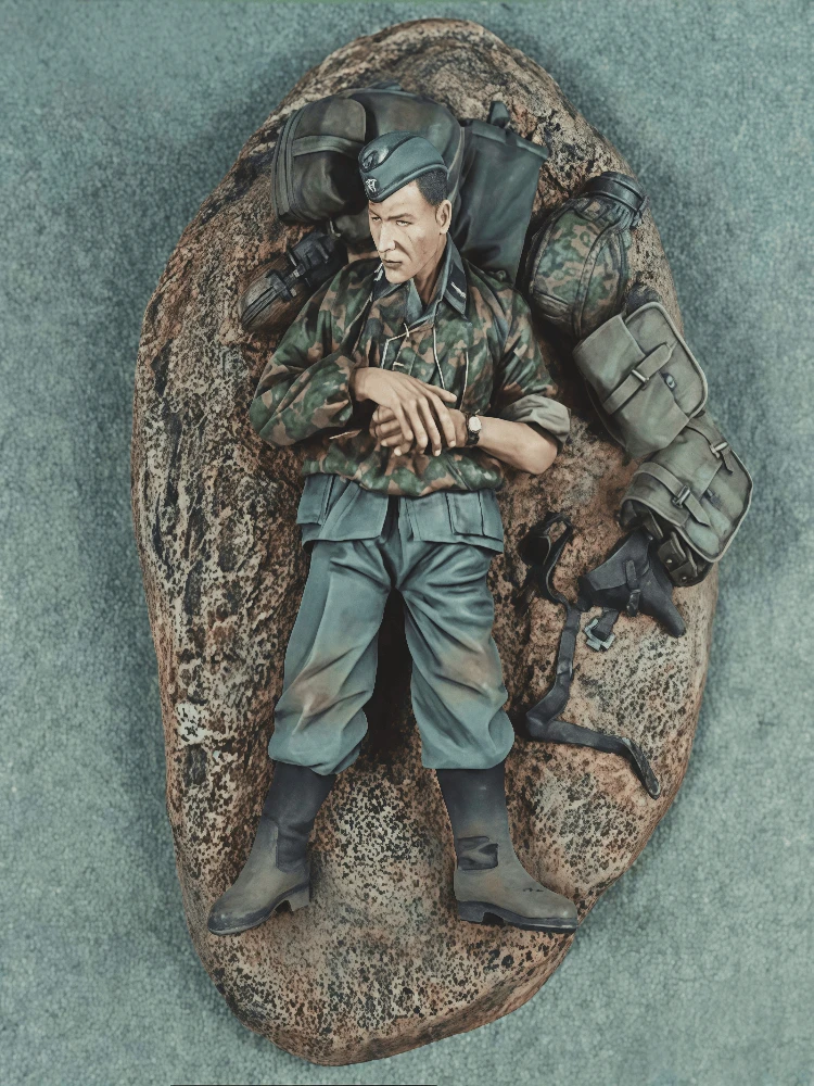 

1/35 Casting Resin Model Assembly Kit, GK, Soldiers Resting, Unpainted