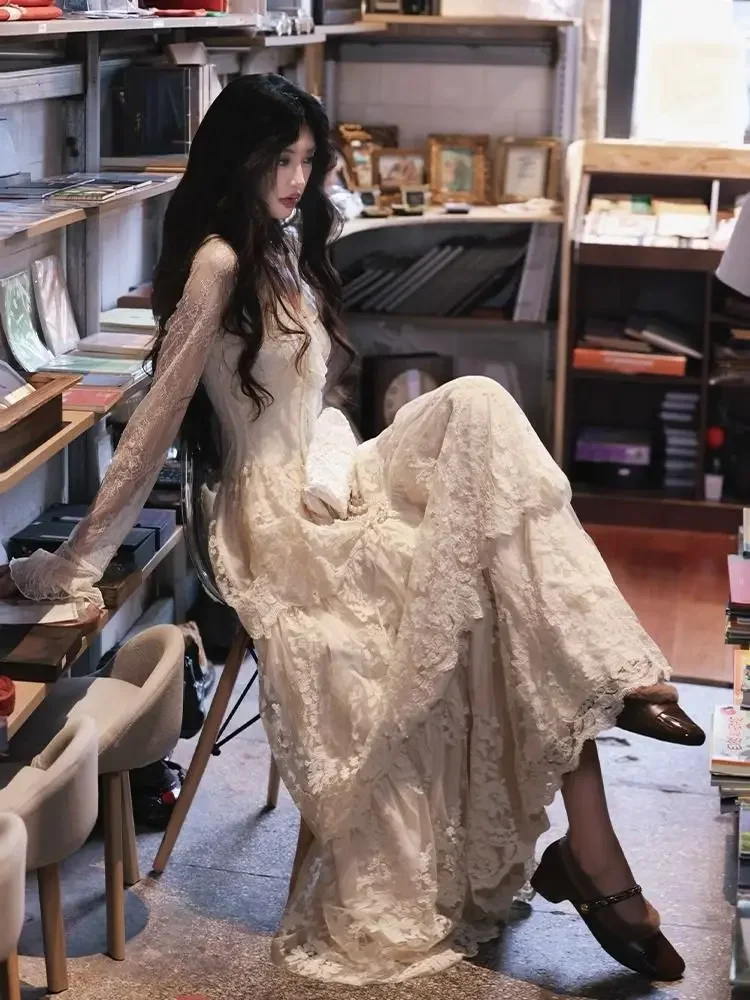 

French Vintage Light Wedding Lace Cake Dress Women Elegant Sweet V-neck Bottoming Long Dresses Fairy Large Hem Slim Dress