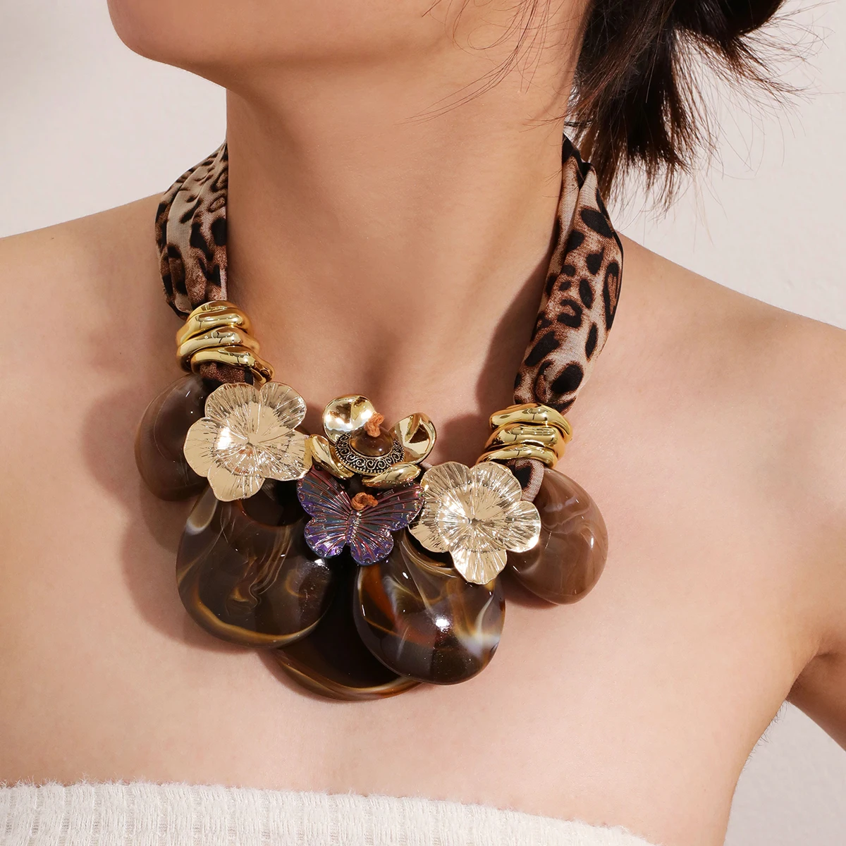 

Statement Exaggerated Leopard&Flower Necklace for Woman Girl Wedding Party Jewelry