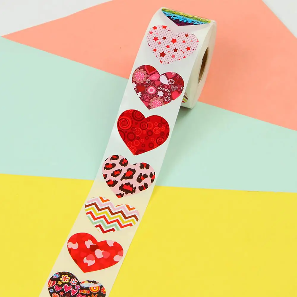 Rouleau d'étiquettes autocollantes en forme de cœur, 500 pièces/rouleau, boîte cadeau de bonbons, décalcomanies de mariage, saint-valentin, autocollants holographiques ronds d'expression colorés