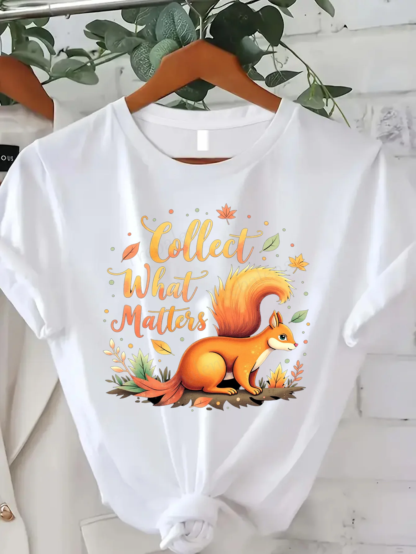 

Comfortable Women's Print T-shirt Cute Squirrel "Collect What Matters" Autumn T-Shirt for Women