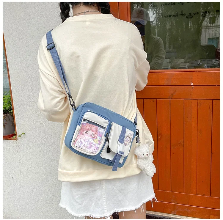 Kleine Umhängetaschen aus Canvas mit transparentem Kartenfach, Cartoon-Motiv, Messenger-Tasche für Teenager-Mädchen, Schul-, Alltags- und Reisetasche, lässige Mini-Schultertasche – Detail 8