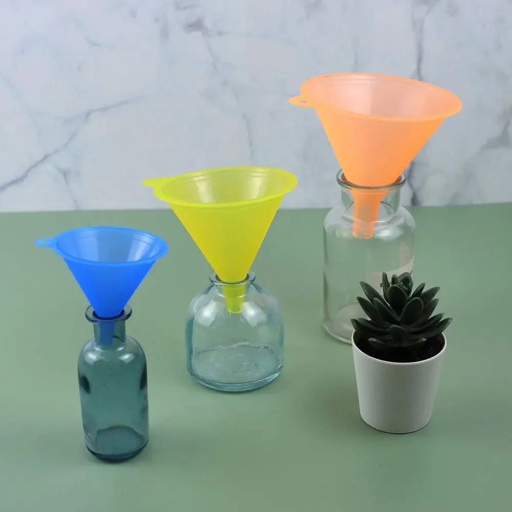 5X Colorful Plastic Small Funnels Liquid Oil Funnel Home Kitchen Function Plastic Funnel Set Liquid Dispensing Tool Random Color