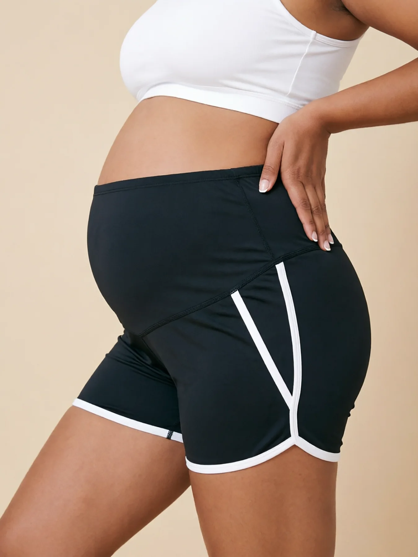 

Black White Trim Maternity Yoga Shorts Over Belly Support High Waist Workout Sport Shorts for Pregnant Women Fitness Gym Running