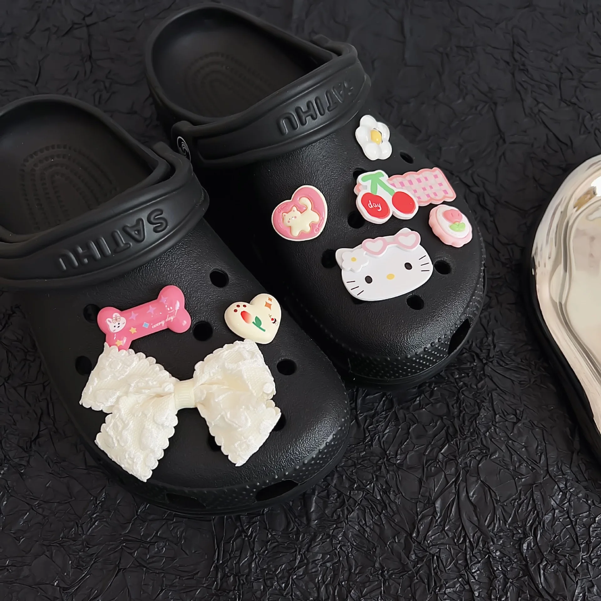 Sweet Cute Girly Charms Designer Elegant Vintage Hello Kitty bow Shoe Jewelry All-match Flower Shoe Charms for Hole Shoes - view 4