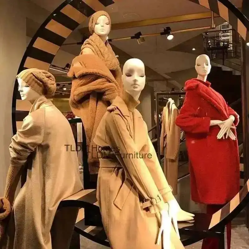 

Магазин одежды Манекены всего тела Скандинавская женская одежда Манекен Стенд Домашний женский оконный манекен Материал из стекловолокна