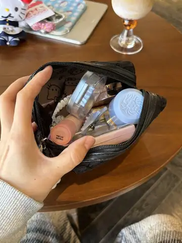 Svart mesh Hello Kitty sminkväska - Söt bärbar sminkväska med stor kapacitet, hållbar arrangör för resor 8 best sales svart Hello Kitty-väska - №2