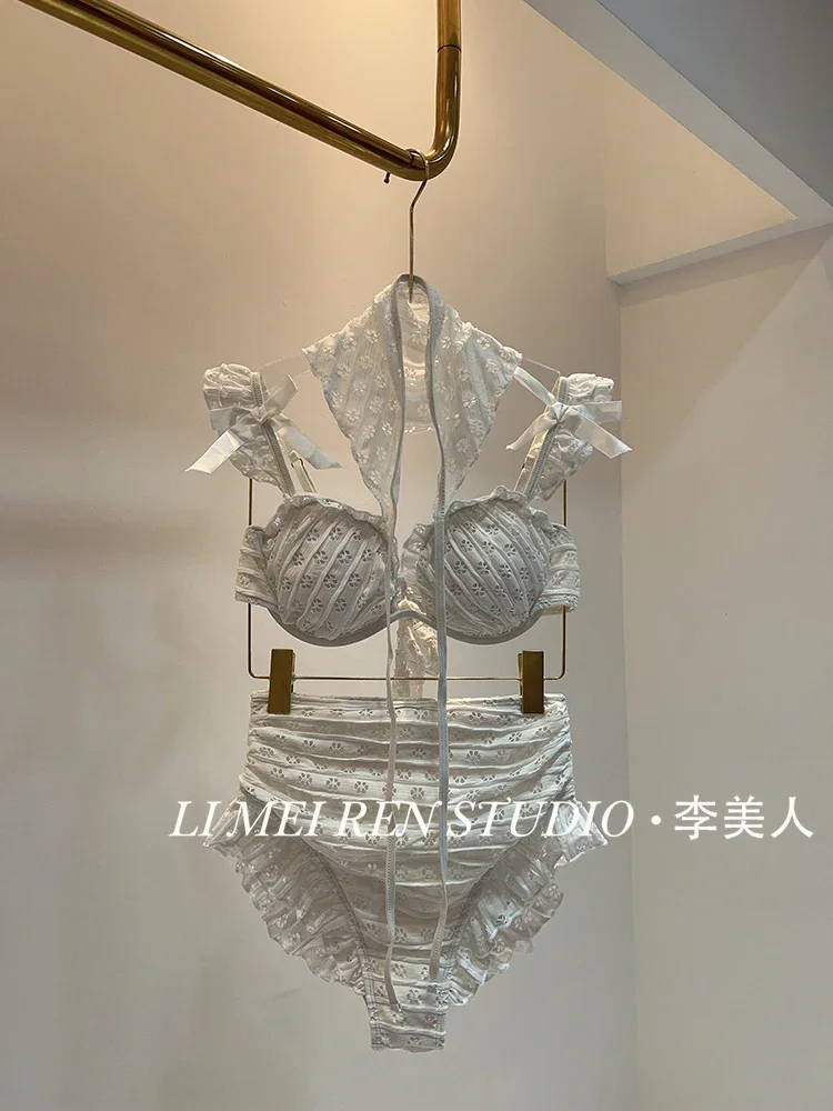 New sexy and exquisite lace hollow flower bow bikini swimsuit for women
