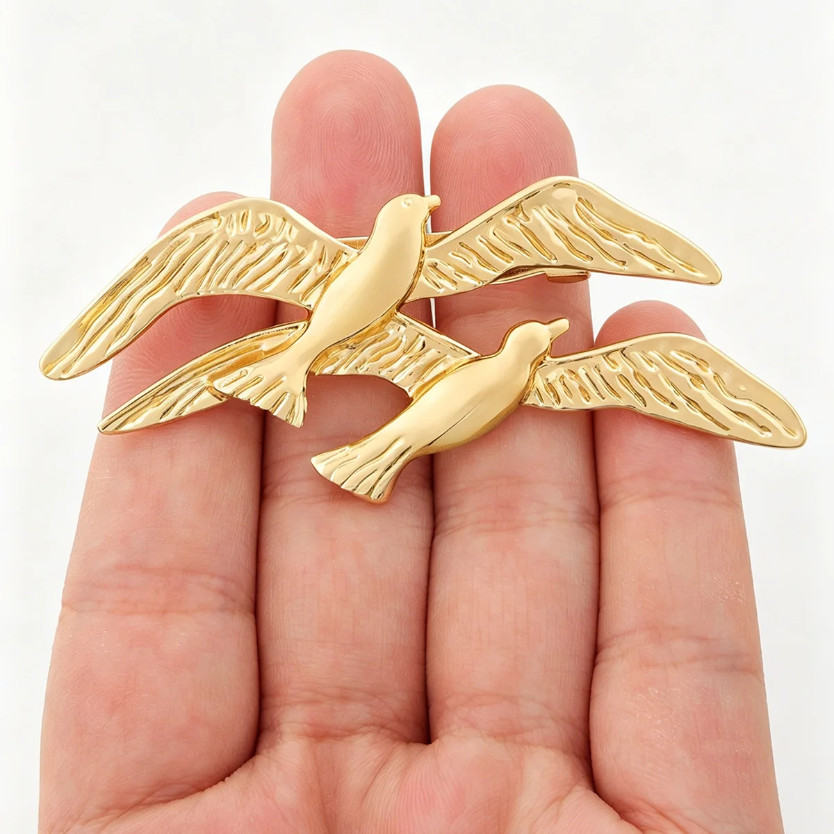 Butterfly Dragonfly Swallow Brooch Pin, Metal Insect Lapel Pin, Retro Animal Badge for Suit Coat Scarf Women Jewelry Gift, 1 PC