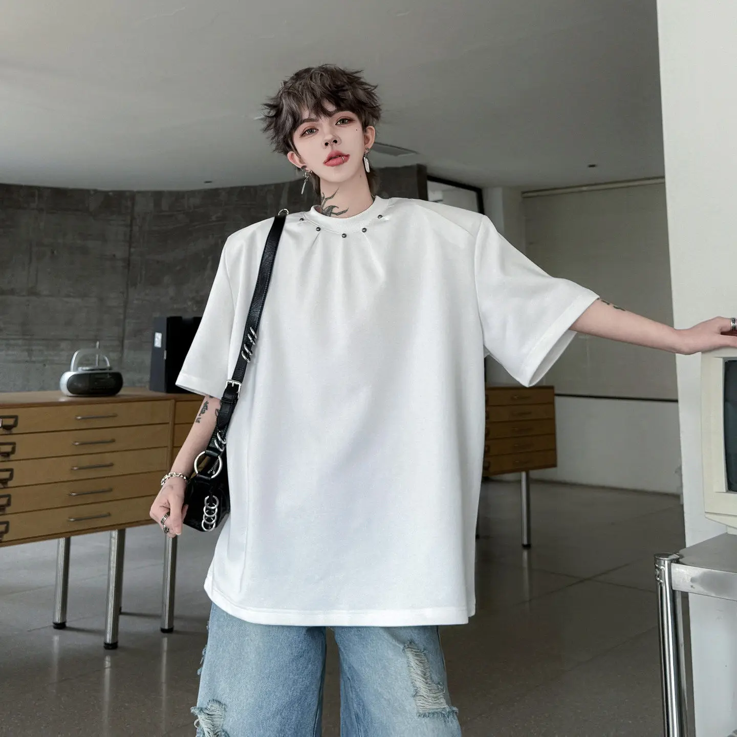 2026 Men's Summer New Round Neck Handmade Rivet Decorative Tops Short-sleeve Solid Color T-shirts Men's Comfort Half-sleeve Tees