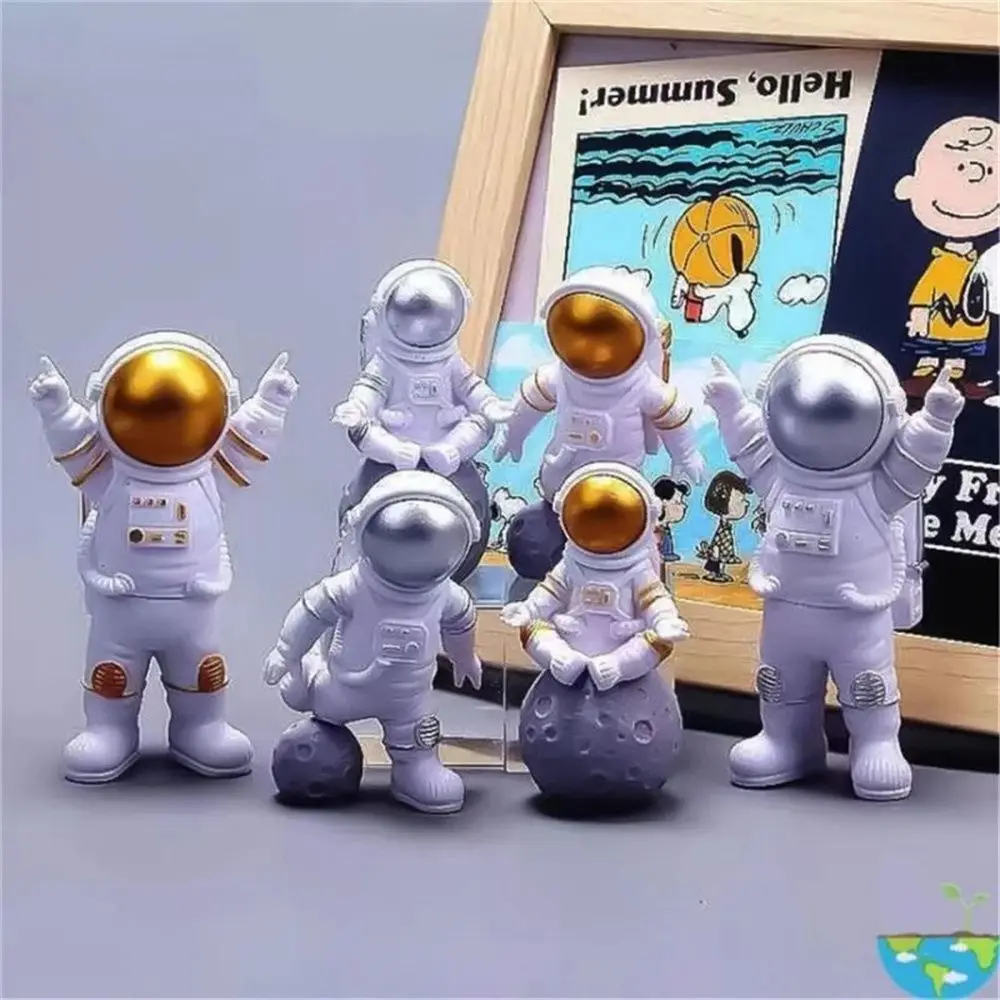 Astronaut Figurines Christmas Resin Spaceman Moon Sculpture Decorative Cosmonaut Statues Miniatures Gift for Kids Toy Home Decor