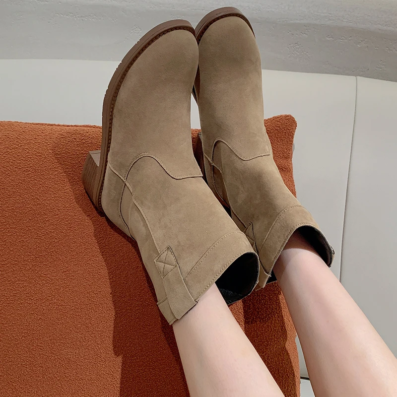 2024 Women\'s Fashion Round Head Boots Autumn/winter Marten Boots Female Ankle Boots Female Low Heel College Style Female D321