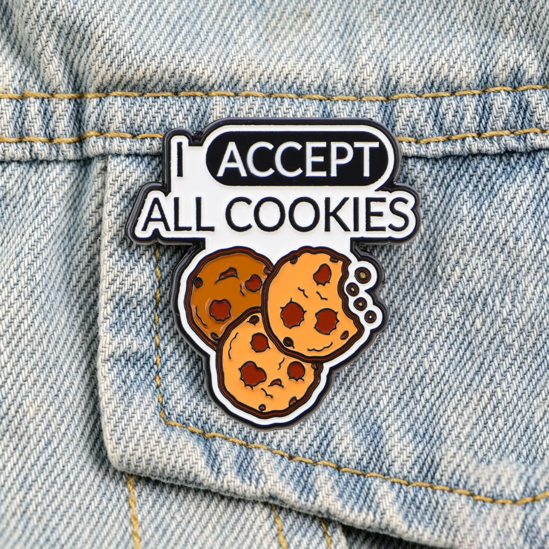 Funny I Accept All Cookies Enamel Pin Chocolate Chip Cookie Brooch Cute Food Lapel Pin For Backpack Jeans Bag Gift