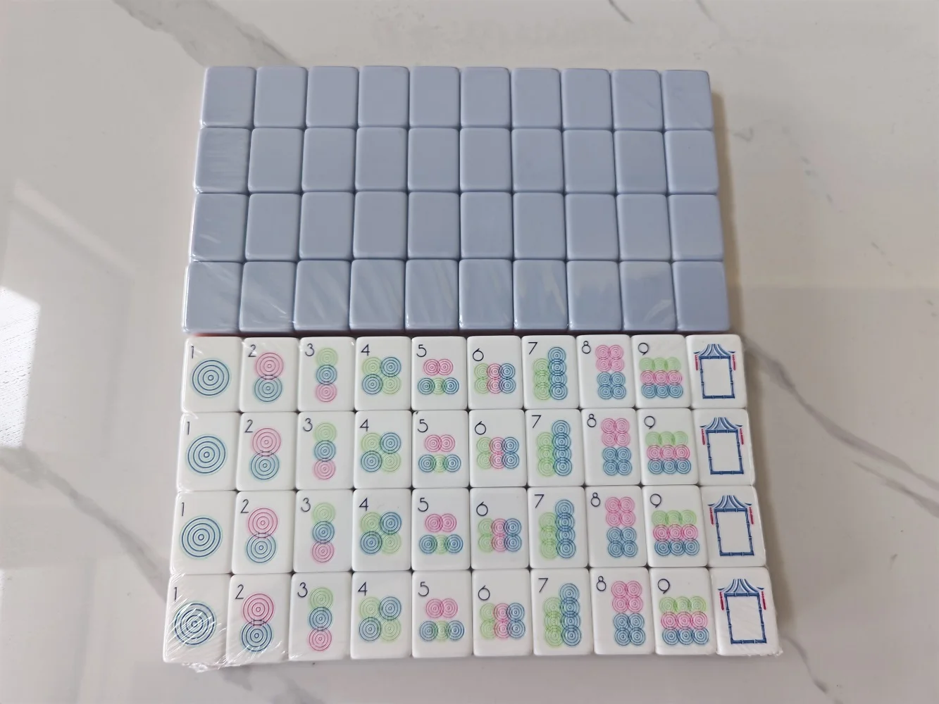 Hot Sale Luminous Mahjong Tiles 160 Tiles 4-Layer Acrylic American Mahjong Set Portable Home Party Game Mah Jongg Surprise Gift