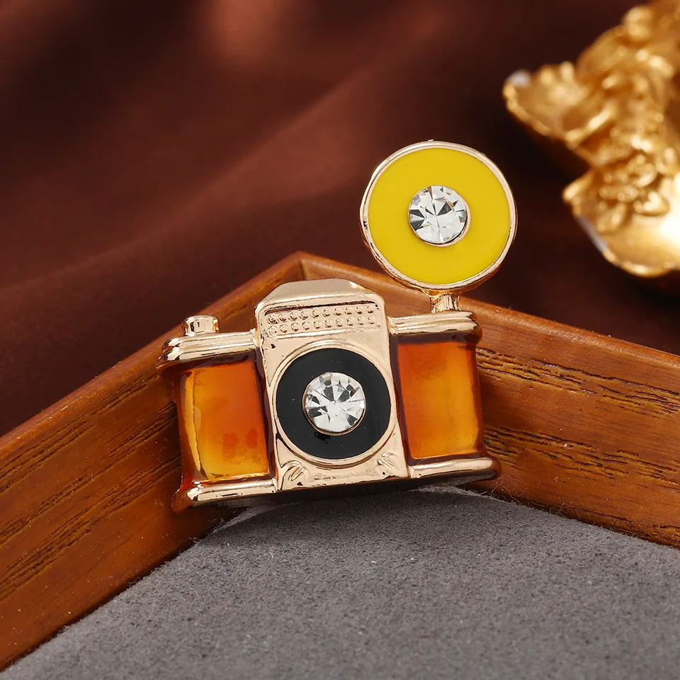 3pcs Vintage Retro Household Themed Brooch Set Camera Sewing Machine Starry Umbrella Lapel Pins For Women Fashion Bag Clothing