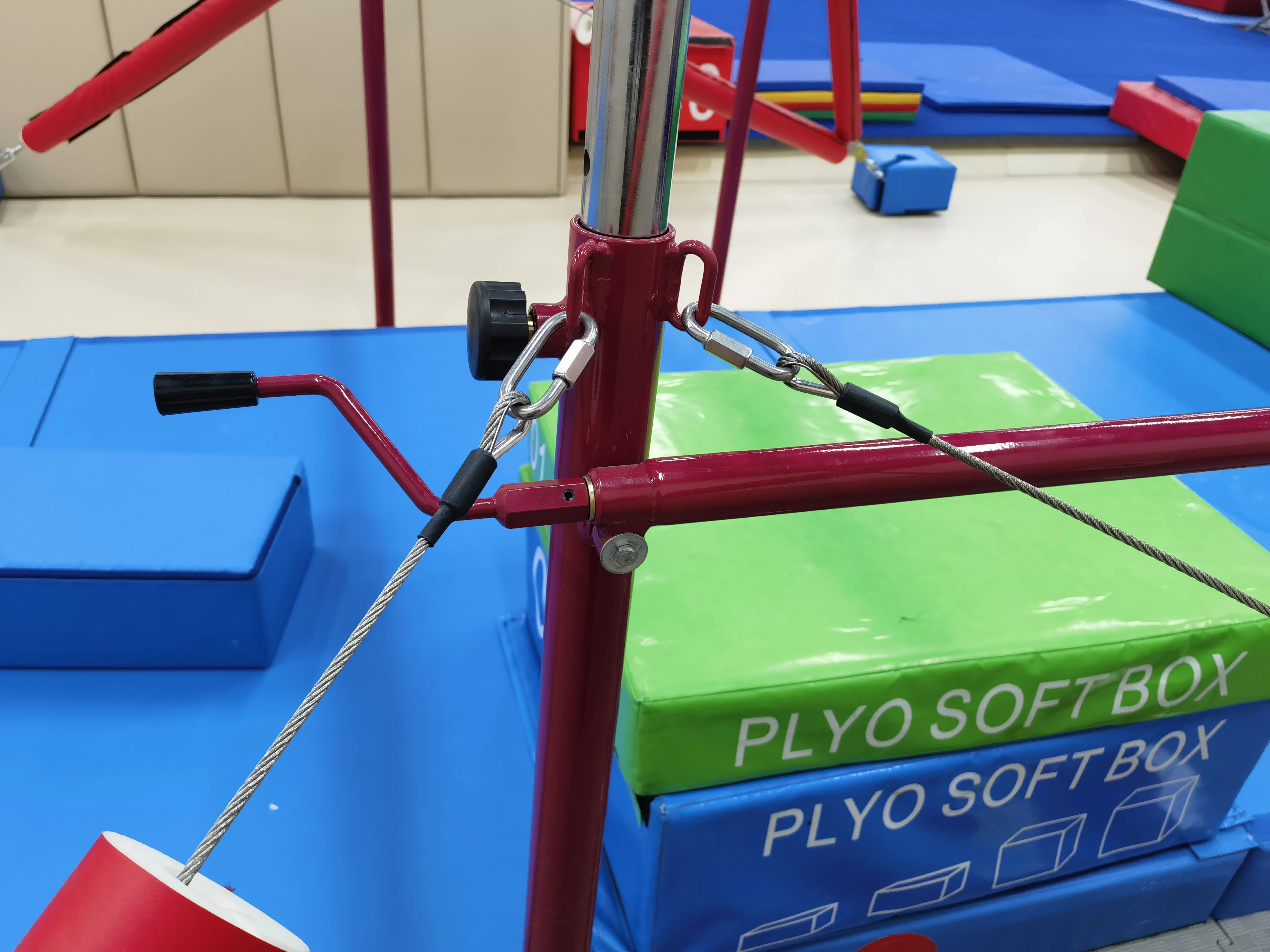 Высококачественное гимнастическое оборудование, индивидуальные цветные сертифицированные FIG неравномерные параллельные брусья для тренировок или соревнований