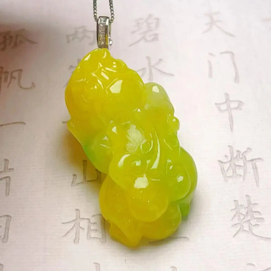 

Jade waxy ice yellow with color Pixiu pendant jade ice water moisturizing fine carving explosion