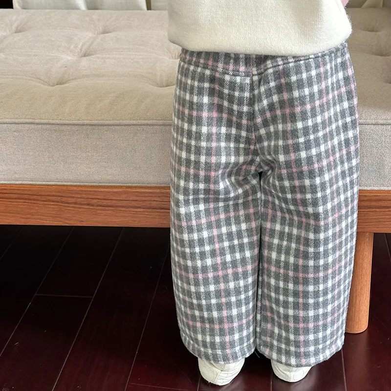 Children's Clothing 2024 Fashionable and Versatile Girls' Velvet Edge Pocket Plaid Pants Stylish Korean Version