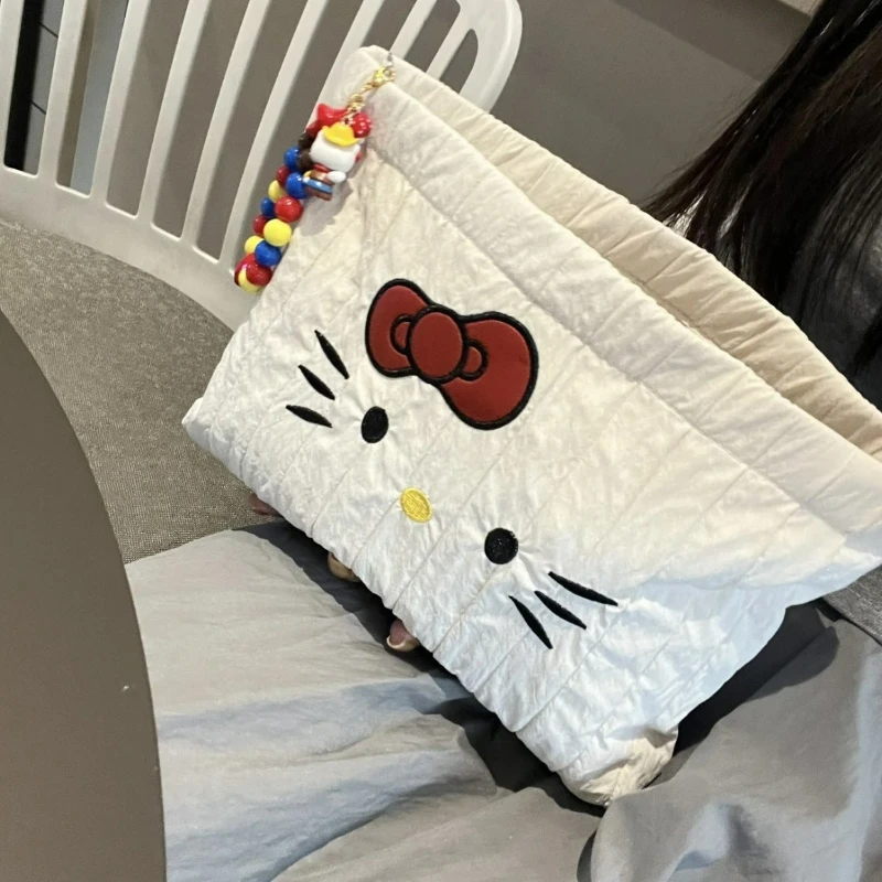 الاتجاه الجديد الأصلي المطرزة كيتي حقيبة التخزين سعة كبيرة حقيبة مستحضرات التجميل المحمولة الملمس حقيبة أدوات الزينة المحمولة #2