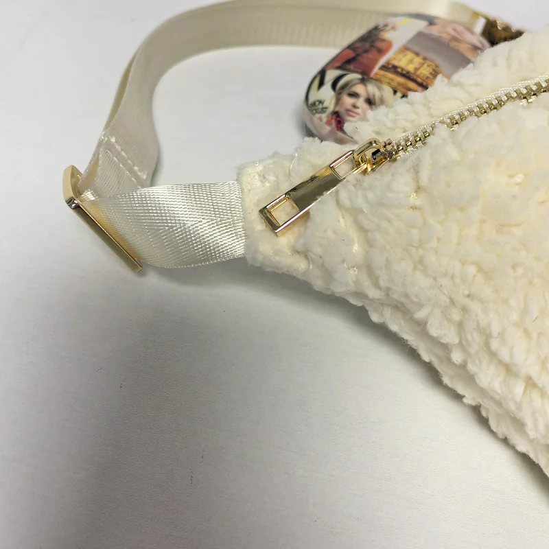 2024 New Beige Lamb Wool Fanny Pack Soft Winter Sheep Fur Banana Bag Golden Crossbody Bum Belt Bag for Women