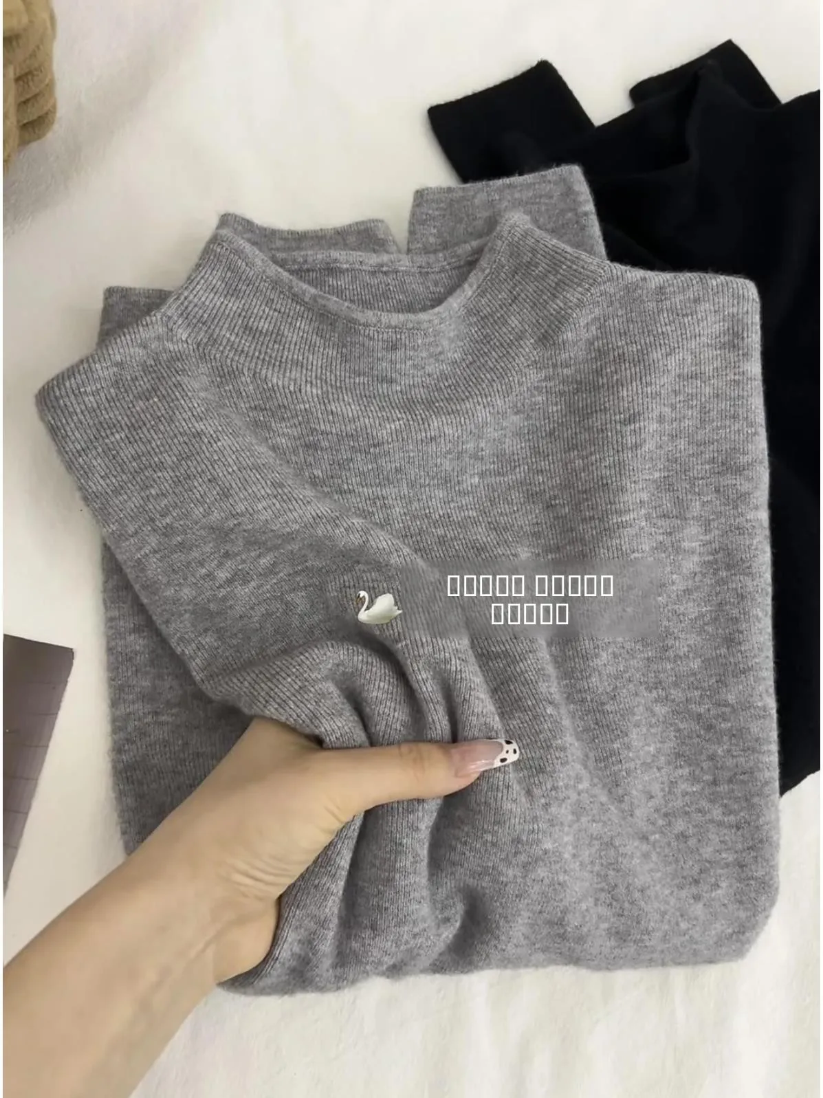 

Мягкий уютный женский вязаный свитер с высоким воротником-стойкой для осени и зимы, можно носить как нижний или верхний слой, облегающий крой.