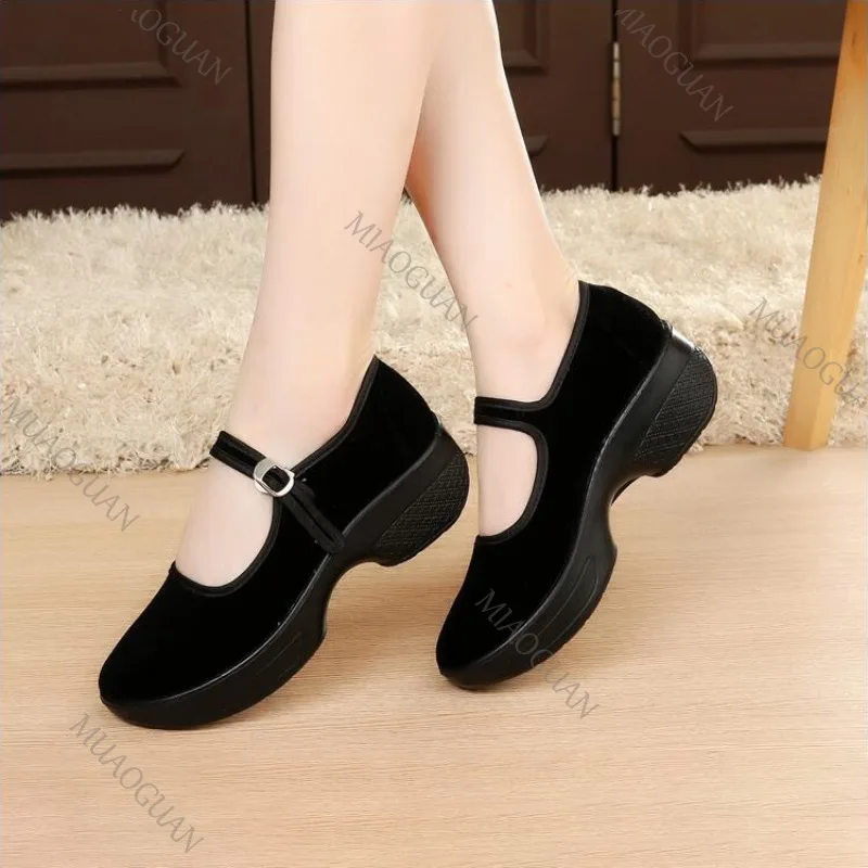 Zapatos de baile aterciopelados cómodos con plataforma negra para mujer, zapatos de tacón medio gruesos informales con estilo chino Retro para primavera y otoño