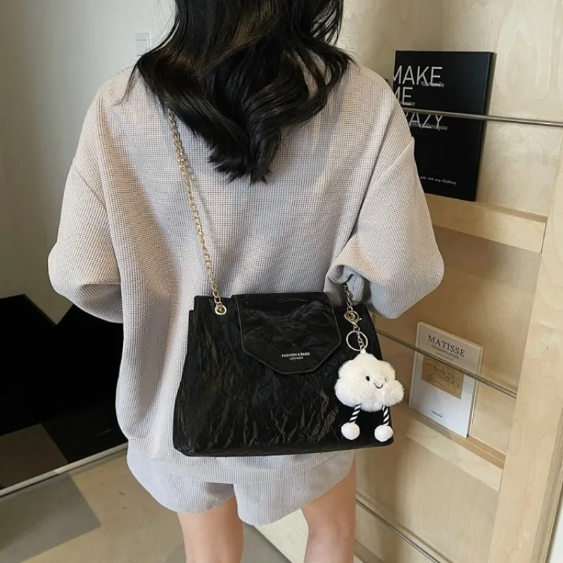 

Elegant Ladies Handbag With Detailed Embroidery Underarm Shoulder Bag For Special Occasions Like Weddings And Parties