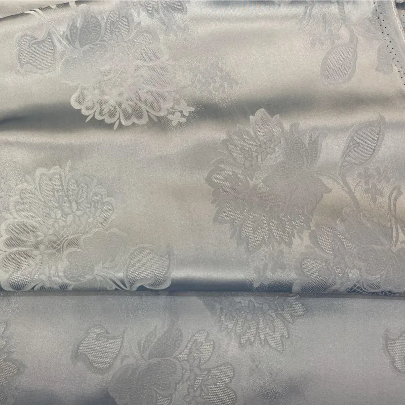 Volant Jacquard di seta 114 larghezza 19-21 M panno