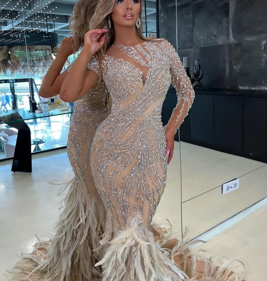 Luxury Mermaid Evening Dresses One Long Sleeve V Neck Sequins Beaded 3D Lace Diamonds Feather Train Prom Dresses Custom Made